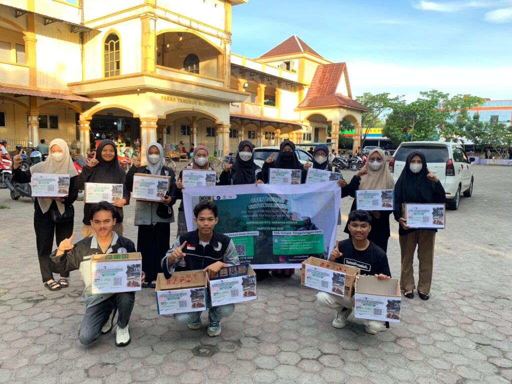 Teriakan Kemanusiaan dari Bengkalis: Mahasiswa Polbeng Galang Dana di Jalanan untuk Palestina 1 WhatsApp Image 2025-05-24 at 19.32.03